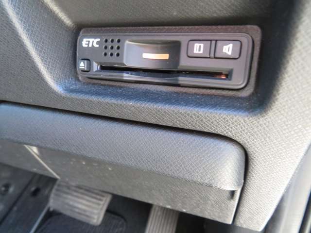 ナビ連動のビルトインETC車載器付（ボイスタイプ）です。