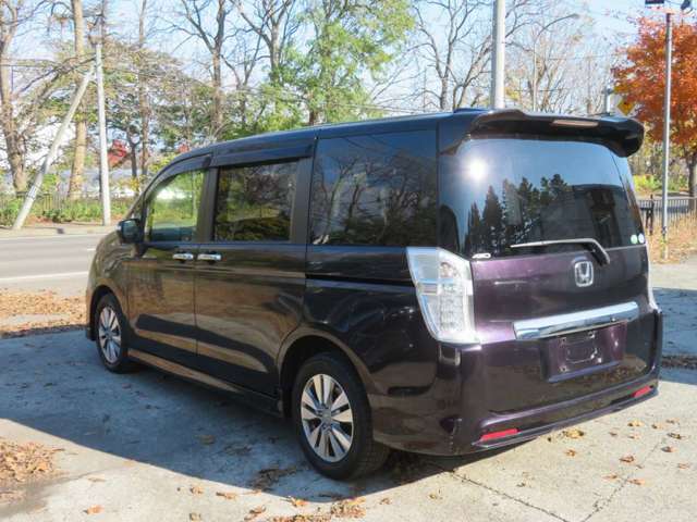 夏冬アルミ（夏 社外17インチ・冬 純正16インチ）です。タイヤの残溝も充分ございます。