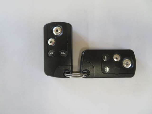 携帯するだけでドアの施錠/開錠やエンジン始動ができるホンダスマートキーシステムです。