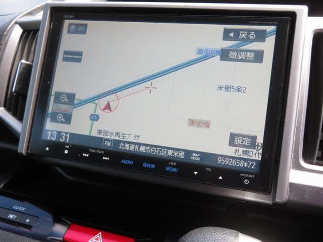 純正オプションの9インチナビ（Bluetoothオーディオ＆ハンズフリー通話, SD/USBオーディオ機能, DVD再生機能, 4X4地デジ内蔵, HDMI/AUX/USB端子, MP3/WMA再生）