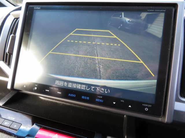 車庫入れも楽々のカラーバックモニター（ガイドライン付）