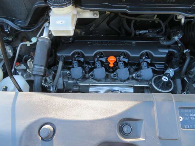 オイル消費や異音問題が改善された後期型です。交換不要のタイミングチェーン車です。オイル漏れや異音等無く機関の状態良好です。