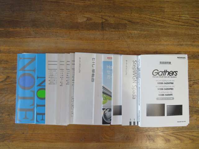 取扱説明書・整備手帳・ナビ説明書全て揃っております。
