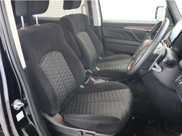 運転席の画像です。