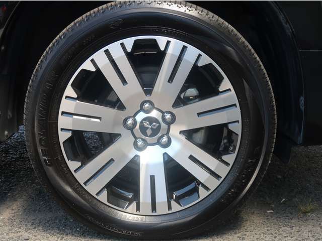 純正18インチアルミ　タイヤサイズ225/55R18