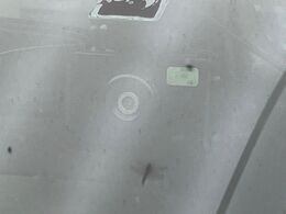 【ドライブレコーダー】安心・安全なカーライフに必須のドライブレコーダーを装備！走行中はもちろん、あおり運転や事故に遭遇した際の状況も映像で記録し、万一のリスクに備えます。