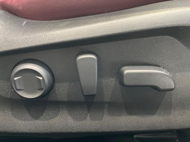 【パワーシート】スイッチ一つで簡単にシートの微調整が可能！電動だから力もいりません！快適なシートポジションにセットして、快適なドライブをお楽しみください。
