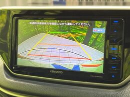 【バックカメラ】駐車時に後方がリアルタイム映像で確認できます。大型商業施設や立体駐車場での駐車時や、夜間のバック時に大活躍！運転スキルに関わらず、今や必須となった装備のひとつです！