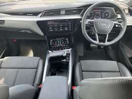 Audi認定中古車は、Audi正規ディーラーがお届けする「Audiが二度認めたAudi」です。専門技術を身につけた正規ディーラーのテクニシャンが専用テスターと工具を使い入念な整備を施した上で保証をつけて納車されます。