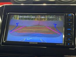【バックカメラ】駐車時に後方がリアルタイム映像で確認できます。大型商業施設や立体駐車場での駐車時や、夜間のバック時に大活躍！運転スキルに関わらず、今や必須となった装備のひとつです！