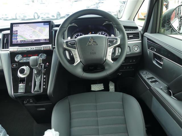 【運転席パワーシート】スイッチを操作することで電気モーターが前後スライドや座面の高さ、背もたれの傾きを調整してくれます！