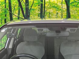 【アイサイトVer2】前方の車両等を検知し、衝突しそうな時は警報で注意を促し、ブレーキを踏む力をサポート。ブレーキを踏めなかった場合は衝突被害軽減ブレーキが作動、衝突回避をサポートします。
