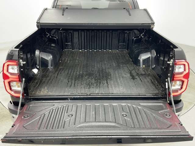【トランク】積み込みやすくて、たっぷり積める荷室です。シートアレンジできるものは、乗車人数と荷物の量や大きさによってシートを動かすことができるので、より快適なドライブが可能です！