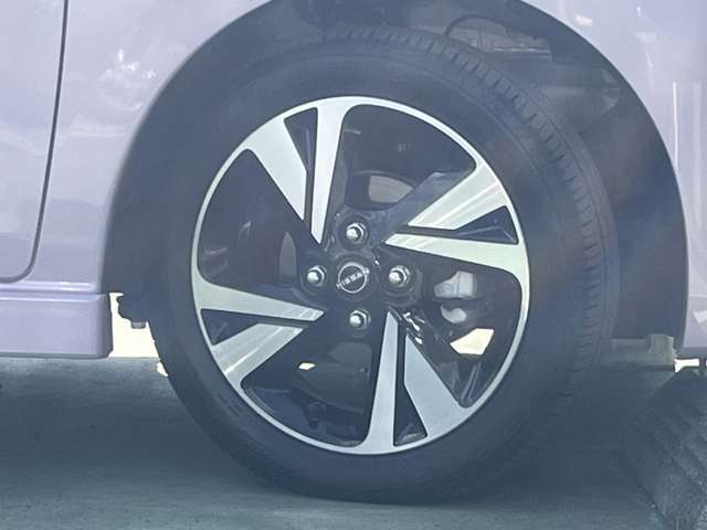 日産純正アルミホイール　タイヤサイズは165/55R15です。