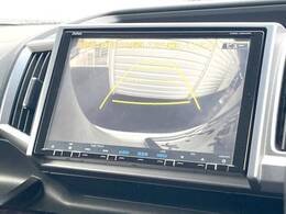【バックカメラ】駐車時に後方がリアルタイム映像で確認できます。大型商業施設や立体駐車場での駐車時や、夜間のバック時に大活躍！運転スキルに関わらず、今や必須となった装備のひとつです！