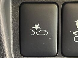 【エマージェンシーブレーキ】走行中に前方の車両等を認識し、衝突しそうな時は警報とブレーキで衝突回避と被害軽減をアシスト。より安全にドライブをお楽しみいただけます。