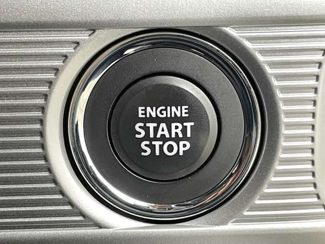 【プッシュスタート】スマートキーを携帯した状態で、ブレーキを踏みながらボタンと押すとエンジンを始動できるスイッチです。