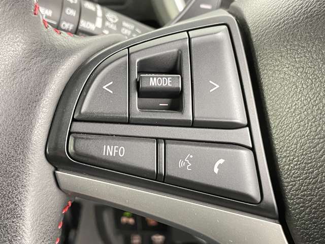 【ステアリングスイッチ】カーナビ操作、メーターメニュー切替え、クルーズコントロールなどハンドルから手を離すことなく様々な機能を操作することが可能です。