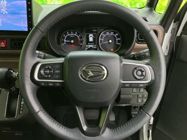 WECARSの展示場では実際に見て、触ってお車をお選びいただけます！知識の豊富な営業スタッフが様々なカーライフをご提案いたします！