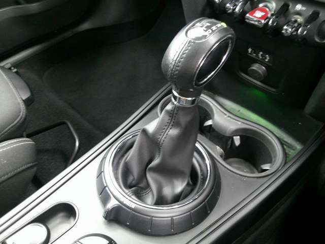 マニュアルモード付ATとなります。