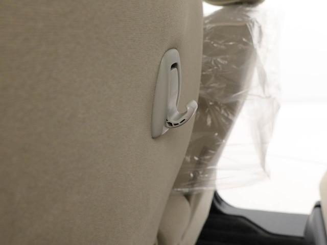 フックで足元すっきり。