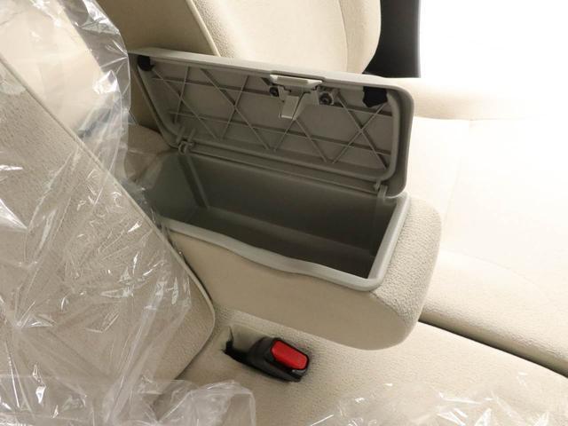 アームレストの中にも収納できます、