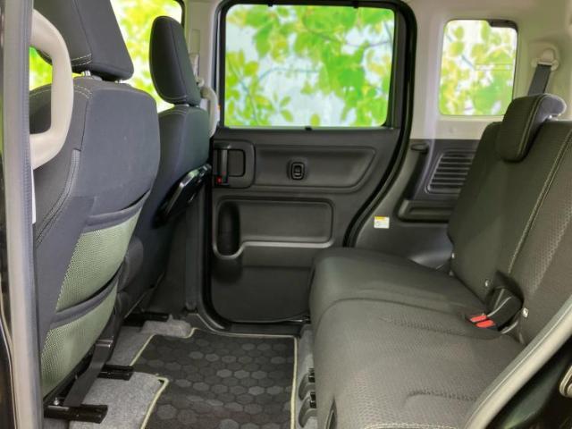 WECARSでは各商談席に大型モニターをご用意しております！見やすい大画面でゆったりと全国の在庫をご覧いただけます！是非ご来店お待ちしております！