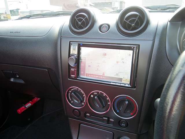 メモリーナビ付であなたの知らない道も的確アシスト！　初めて行く場所でもこれなら安心ですね。