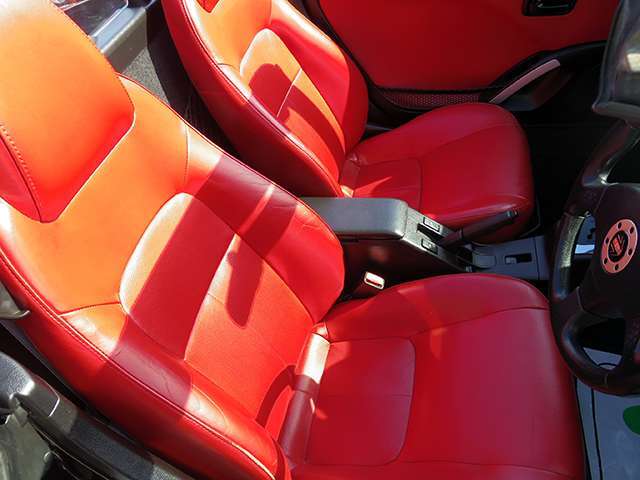 目立った汚れもなく非常に綺麗なシート。内装の状態の良さに自信あります！