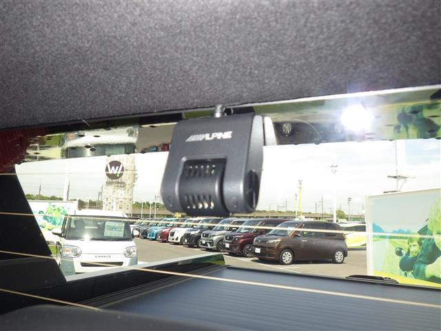 【ドライブレコーダー】映像・音声などの運転中の記録を残します。事故などを起こした起こされた時の証拠になりえますので、もしも時でも安心ですね。