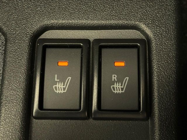 【シートヒーター】寒い日に重宝するシートヒーター！エアコンより早く温まってくれるので寒がりの人も安心ですね♪エアコンの温風は乾燥するから苦手、という方にもをおすすめです。