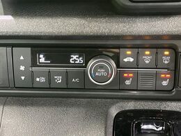 【シートヒーター】寒い日に重宝するシートヒーター！エアコンより早く温まってくれるので寒がりの人も安心ですね♪エアコンの温風は乾燥するから苦手、という方にもをおすすめです。