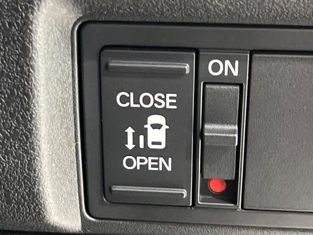 【パワースライドドア】スマートキーや運転席のスイッチでスライドドアの開閉が可能♪電動だから力を入れてドアを開ける必要が無く、小さいお子様でも、重い荷物を持っている時もラクに開け閉めできます♪