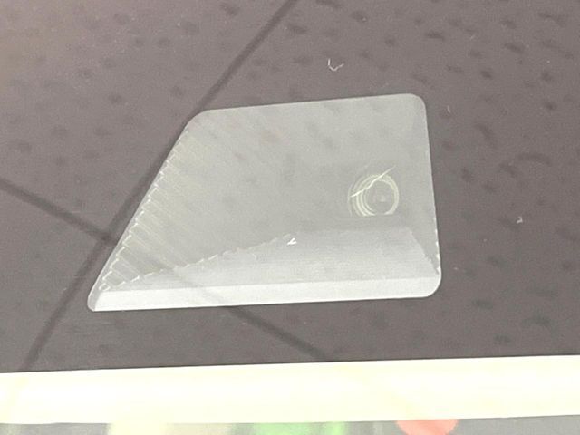 【ホンダセンシング】走行中に前方の車両等を認識し、衝突しそうな時は警報とブレーキで衝突回避と被害軽減をアシスト。より安全にドライブをお楽しみいただけます。