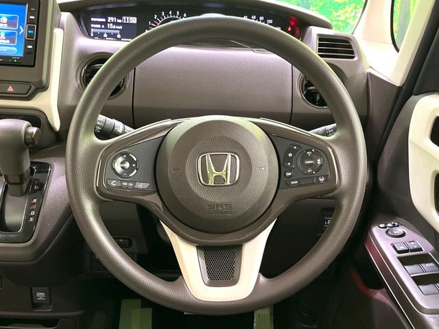 【ステアリングスイッチ】運転中、前方から目線をそらすことなく、オーディオ等の操作が可能な便利機能！安心＆快適なドライブを演出してくれます♪