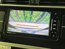 【バックカメラ】駐車時に後方がリアルタイム映像で確認できます。大型商業施設や立体駐車場での駐車時や、夜間のバック時に大活躍！運転スキルに関わらず、今や必須となった装備のひとつです！