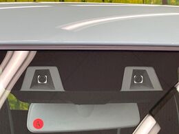【スズキ　セーフティサポート】走行中に前方の車両等を認識し、衝突しそうな時は警報とブレーキで衝突回避と被害軽減をアシスト。より安全にドライブをお楽しみいただけます。