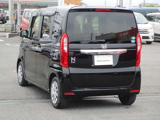 支払い総額に含まれる諸費用の金額は、埼玉県登録・一般ナンバー・車庫証明はお客様にて取得・ご来店店頭納車の内容で計算をしております。詳しくはお気軽にスタッフまでお問い合わせください。