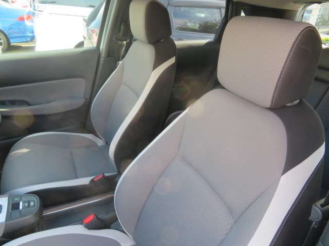 フロントシートの画像です！当店在庫車は全車保証付きですので、ご購入後も安心です！