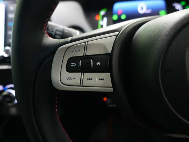 ボディのガラスコーティング施工も好評受付中です！撥水性の効果は3年以上♪メンテナンスは水洗いのみ♪その他カスタマイズやアフターパーツ取付なども是非ご相談下さい！