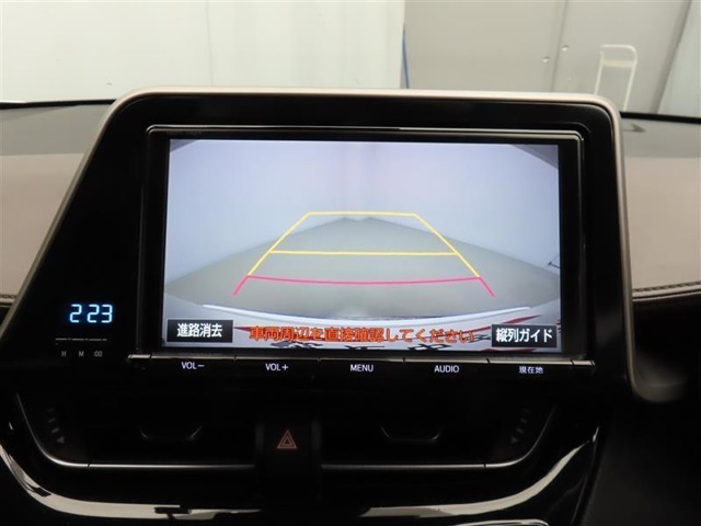 バックモニターを装備しています。車庫入れ時等に車両後方が確認出来るのでとても便利です。