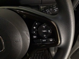 【アダプティブ・クルーズ・コントロール】予め設定した車速内でクルマが自動的に加減速。 前走車との適切な車間距離を維持しながら追従走行し、高速道路でのドライバーの疲労を軽減してくれる嬉しい機能付♪