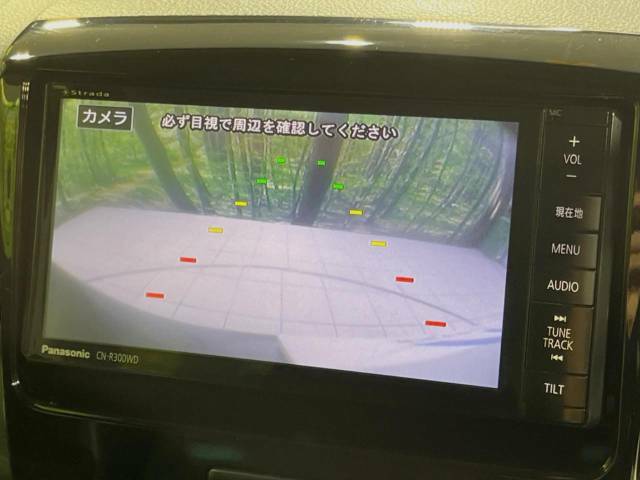 【バックカメラ】駐車時に後方がリアルタイム映像で確認できます。大型商業施設や立体駐車場での駐車時や、夜間のバック時に大活躍！運転スキルに関わらず、今や必須となった装備のひとつです！