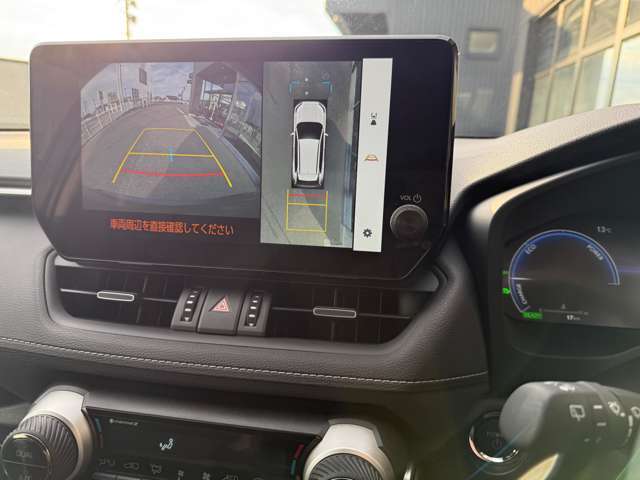 パノラミックビューモニター付きなので運転・駐車が苦手な方でも安心です。