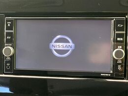 【メーカー純正ナビ】インテリアに溶け込むスタイリッシュな「専用設計」メーカーナビを装備♪視認性や操作性など基本性能にも優れ、より上質なカーライフをお楽しみいただけます。