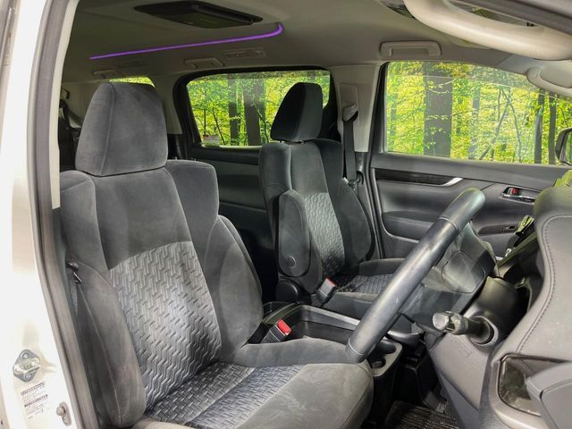 運転席シート廻りは使用感も少なく、良好な状態となっています。丁寧に使われていたことがよくわかりますね。