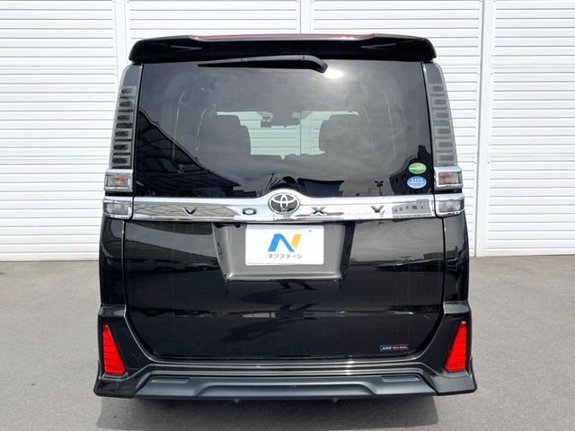 安心の最長10年・走行無制限保証（有償）をご用意。保証内容も充実はもちろん、無料点検＆オイル交換や、年中無休の全国・24時間ロードサービスも付帯されておりますのでご安心下さい。