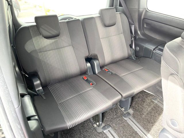 3列目シートはもちろん状態良好☆大人でもゆったりと座って頂けますので、大人数でのお出かけもラクラクです♪ご家族で、気の知れた仲間で、ドライブに行くのが楽しみですね♪