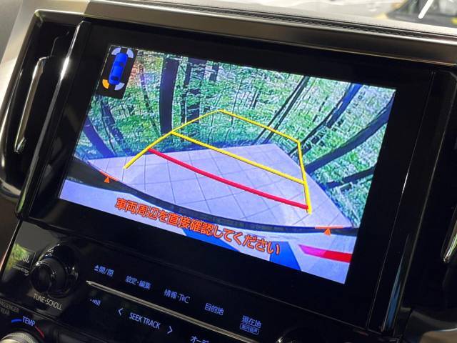 【バックカメラ】駐車時に後方がリアルタイム映像で確認できます。大型商業施設や立体駐車場での駐車時や、夜間のバック時に大活躍！運転スキルに関わらず、今や必須となった装備のひとつです！