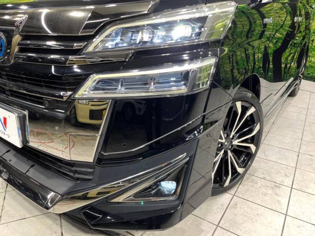 【LEDヘッドライト】悪天候や夜間走行時も良好な視界を確保し安心して運転できる高輝度LEDヘッドライトを装備！点灯速度が早く、消費電力も抑えられています。